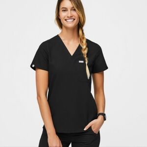Figs Catarina 1 Pocket Scrub Top in Black